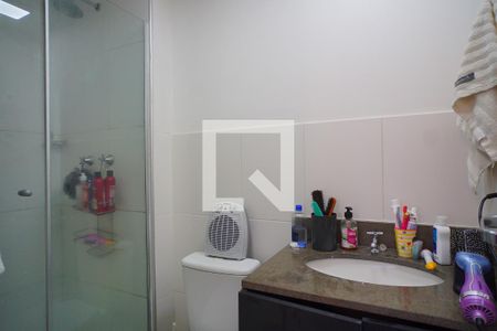 Banheiro suíte  de apartamento à venda com 2 quartos, 51m² em Farrapos, Porto Alegre