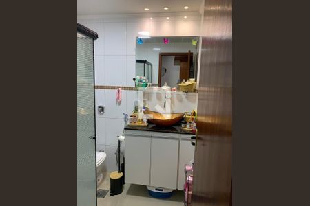Banheiro de apartamento à venda com 2 quartos, 90m² em Olaria, Rio de Janeiro