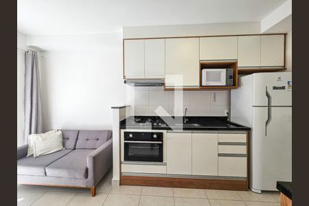 Sala/Cozinha de apartamento para alugar com 1 quarto, 27m² em Chácara Santo Antônio, São Paulo