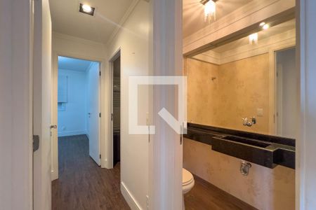 Lavabo e corredor de apartamento para alugar com 3 quartos, 133m² em Cambuci, São Paulo