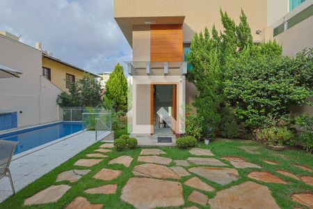 Casa à venda com 4 quartos, 420m² em Castelo, Belo Horizonte