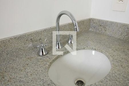 Banheiro de apartamento para alugar com 1 quarto, 44m² em Passo D’areia, Porto Alegre