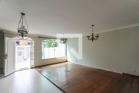 Casa para alugar com 5 quartos, 338m² em Jardim Avelino, São Paulo