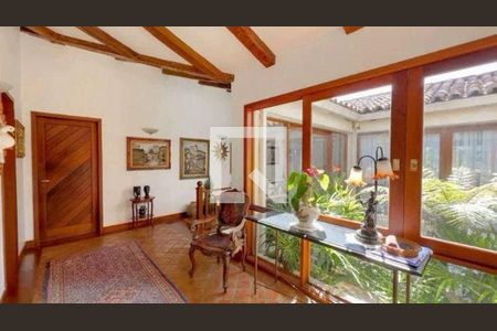 Casa à venda com 5 quartos, 900m² em Alphaville Residencial Zero, Barueri