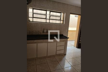 Casa para alugar com 3 quartos, 280m² em Jardim Daysy, São Paulo