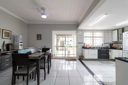 Sala de casa à venda com 4 quartos, 356m² em Vila Nova, Porto Alegre