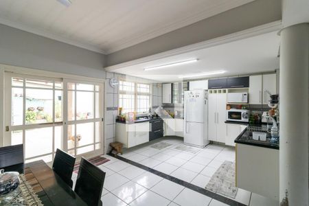 Sala de casa à venda com 4 quartos, 356m² em Vila Nova, Porto Alegre