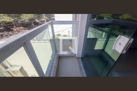 Sacada de casa à venda com 3 quartos, 155m² em Jardim Ester, São Paulo