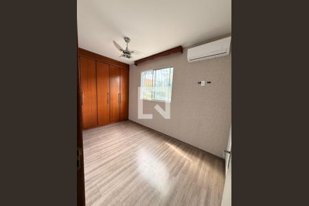 Quarto de apartamento para alugar com 3 quartos, 72m² em Heliópolis, Belo Horizonte