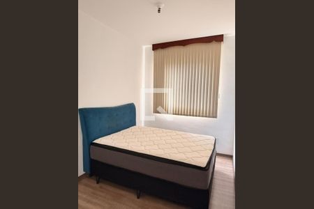 Quarto de apartamento para alugar com 3 quartos, 72m² em Heliópolis, Belo Horizonte