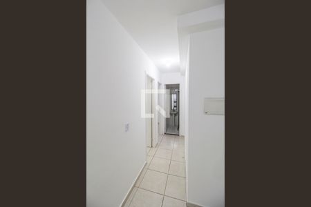 Corredor de apartamento para alugar com 2 quartos, 45m² em Vila da Oportunidade, Carapicuíba