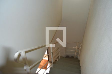 Escada de casa à venda com 3 quartos, 130m² em Jd. Bela Vista, Osasco