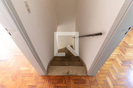 Escada de casa à venda com 2 quartos, 75m² em Parque Fongaro, São Paulo