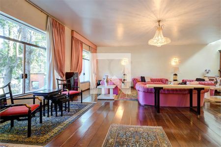 Casa à venda com 5 quartos, 901m² em Jardim Prudência, São Paulo