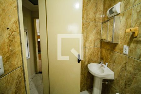 Banheiro de apartamento para alugar com 3 quartos, 120m² em Guilhermina, Praia Grande