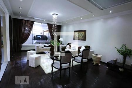 Casa à venda com 6 quartos, 320m² em Vila Paranagua, São Paulo