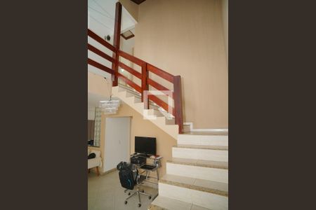 Escada de casa de condomínio para alugar com 3 quartos, 187m² em Centro, Maricá