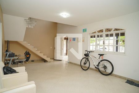 Sala de casa de condomínio para alugar com 3 quartos, 187m² em Centro, Maricá