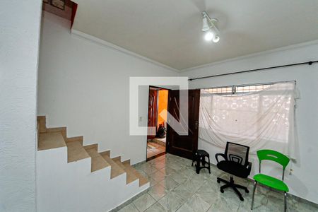 Casa para alugar com 2 quartos, 240m² em Fazenda da Juta, São Paulo