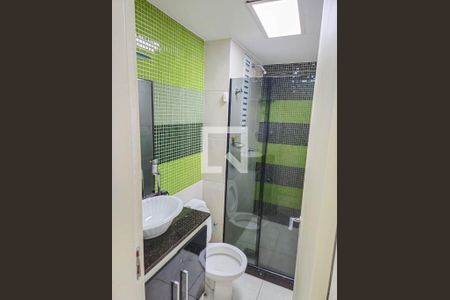 Banheiro da Suíte de apartamento para alugar com 2 quartos, 60m² em Centro, Nilópolis