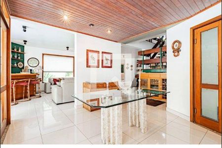 Casa à venda com 3 quartos, 340m² em Residencial Cinco (Alphaville), Santana de Parnaíba