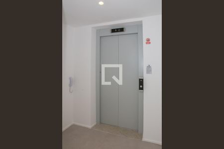 Hall do Elevador de apartamento à venda com 3 quartos, 165m² em Jardim das Perdizes, São Paulo
