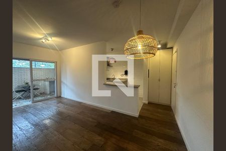 Sala de apartamento para alugar com 2 quartos, 78m² em Empresarial 18 do Forte, Barueri