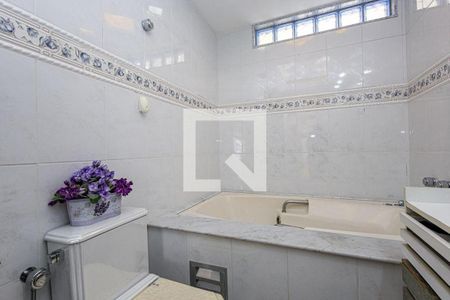 Casa à venda com 4 quartos, 357m² em Pendotiba, Niterói
