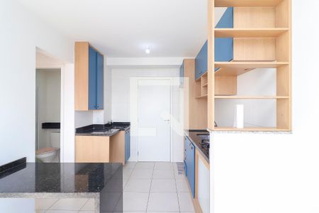Sala/Cozinha de apartamento para alugar com 2 quartos, 38m² em Vila Carmosina, São Paulo