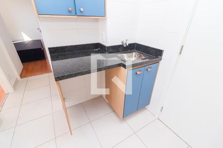 Sala/Cozinha de apartamento para alugar com 2 quartos, 38m² em Vila Carmosina, São Paulo