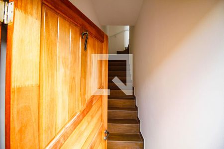 Escada de casa de condomínio para alugar com 2 quartos, 48m² em Vila Sonia, Praia Grande