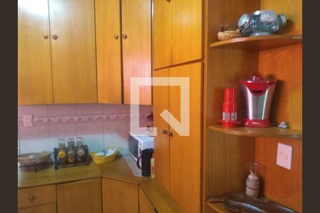 Casa à venda com 2 quartos, 155m² em Vila Liviero, São Paulo