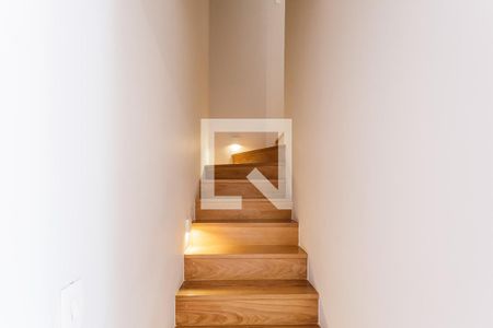 Escada de apartamento para alugar com 2 quartos, 166m² em Vila Nova Conceição, São Paulo