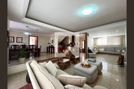 Sala de casa à venda com 4 quartos, 390m² em Parque São Quirino, Campinas