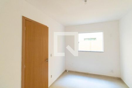 Quarto 2 de casa para alugar com 2 quartos, 55m² em Inhoaíba, Rio de Janeiro