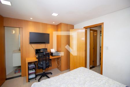 Quarto Suíte de casa à venda com 3 quartos, 170m² em Cabral, Contagem