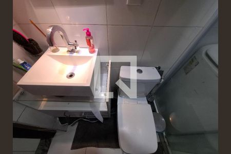 Banheiro  de apartamento à venda com 1 quarto, 32m² em Catete, Rio de Janeiro