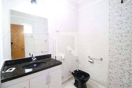 Banheiro do Quarto 1 de casa para alugar com 3 quartos, 156m² em Granada, Uberlândia