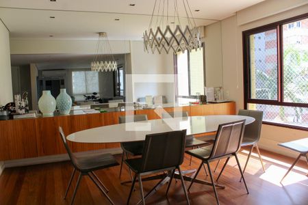 Apartamento à venda com 3 quartos, 241m² em Santa Cecilia, São Paulo