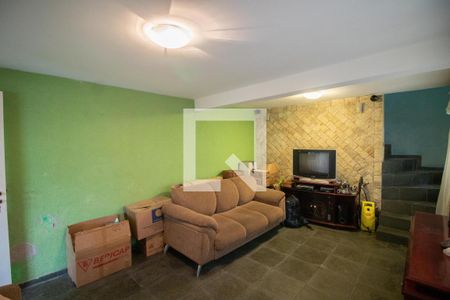 SALA de casa à venda com 3 quartos, 272m² em Parque Maria Domitila, São Paulo