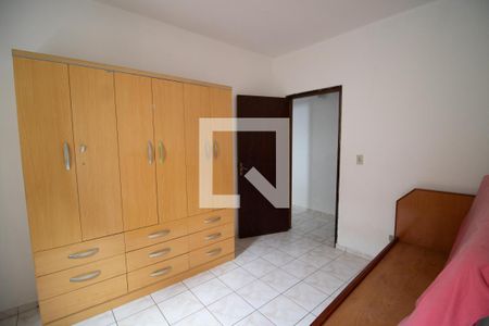 QUARTO 1 de casa à venda com 3 quartos, 272m² em Parque Maria Domitila, São Paulo