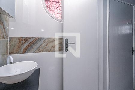 banheiro _3 de kitnet/studio para alugar com 1 quarto, 20m² em Aclimação, São Paulo