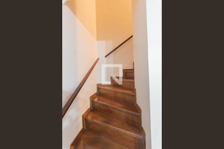 Escada de casa de condomínio à venda com 3 quartos, 135m² em Vila Maria Eugênia, Campinas