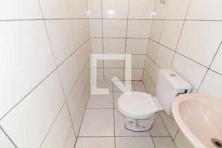 Banheiro de casa para alugar com 1 quarto, 45m² em Vila Carmosina, São Paulo