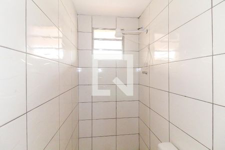 Banheiro de casa para alugar com 1 quarto, 45m² em Vila Carmosina, São Paulo