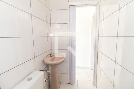Banheiro de casa para alugar com 1 quarto, 45m² em Vila Carmosina, São Paulo