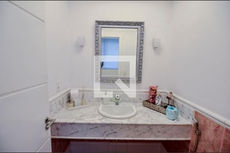 Lavabo de casa para alugar com 4 quartos, 300m² em Tijuca, Rio de Janeiro