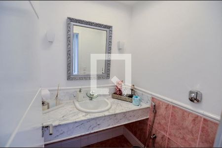Lavabo de casa para alugar com 4 quartos, 300m² em Tijuca, Rio de Janeiro