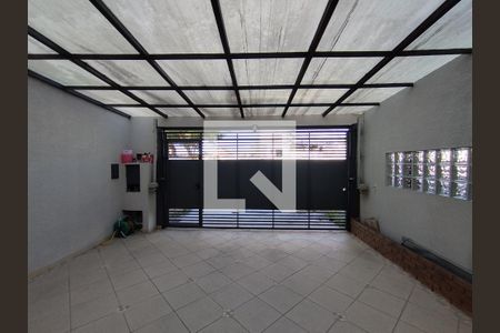 Garagem  de casa à venda com 4 quartos, 221m² em Vila Gumercindo, São Paulo