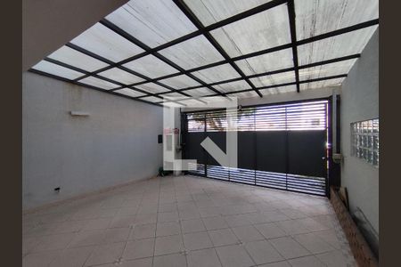 Garagem de casa à venda com 4 quartos, 221m² em Vila Gumercindo, São Paulo